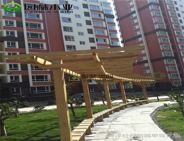 為了延長(zhǎng)防腐木成品的使用壽命要做好防護(hù)